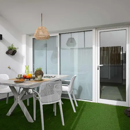 Monstera House - Near The Beach, Air-con, Fast Wifi And Sat Tv By Lanzarote